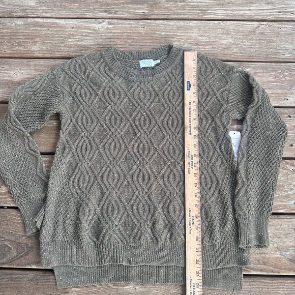 Time and Tru Olive Green Crew Neck Sweater - Picture 4 of 5